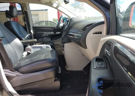 2013 Chrysler Town & Country Touring z USA, uszkodzony, nr VIN 2C4RC1BG8DR796877